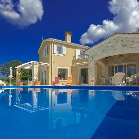 Villa Larisa
