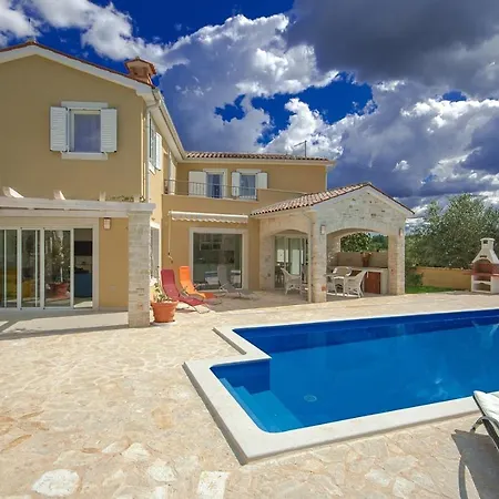 Villa Larisa
